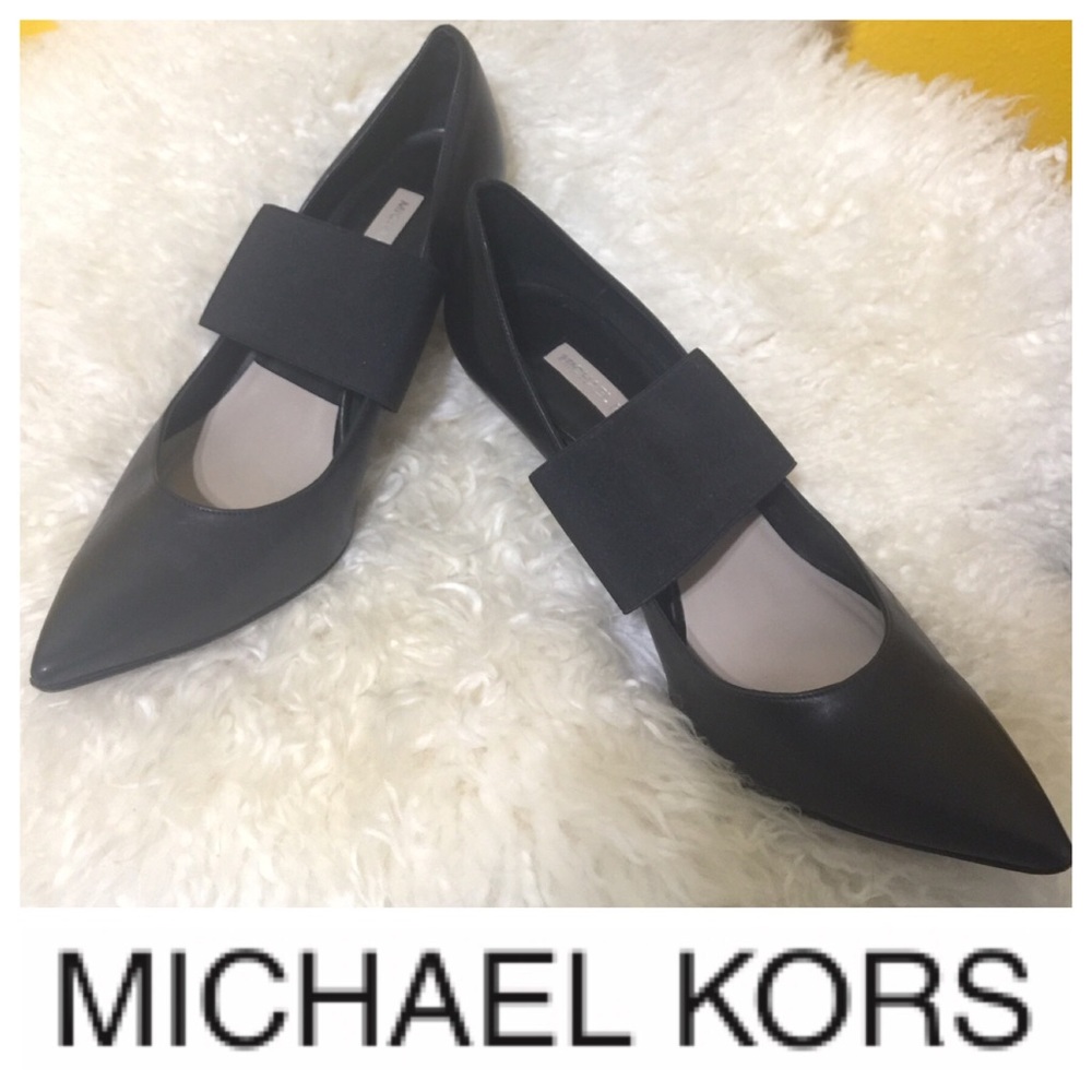MICHAEL KORS COLLECTION genuine leather black pump
